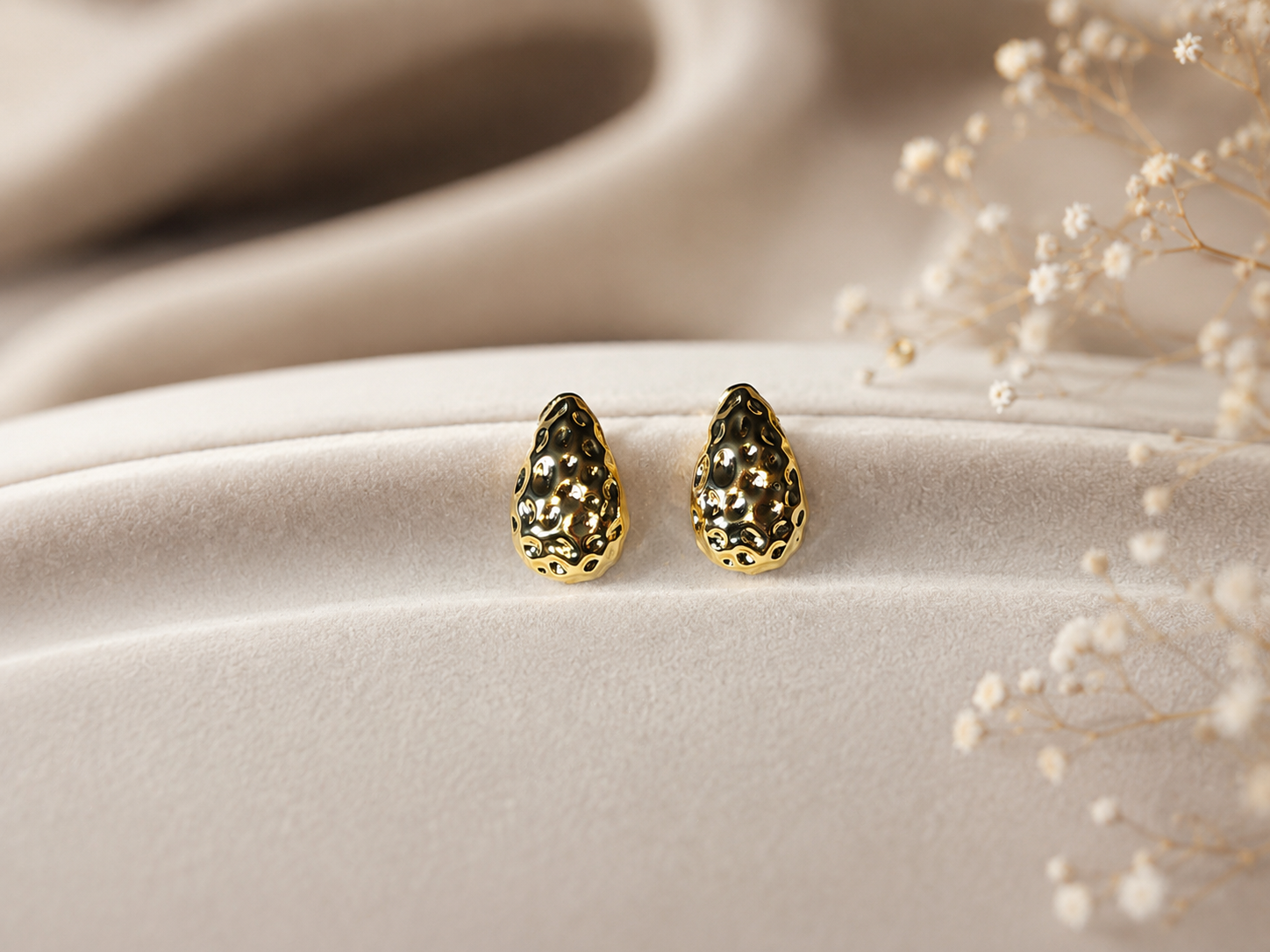 Nayra Studs